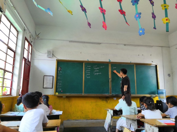 尚骄阳老师教六年级学生英语单词